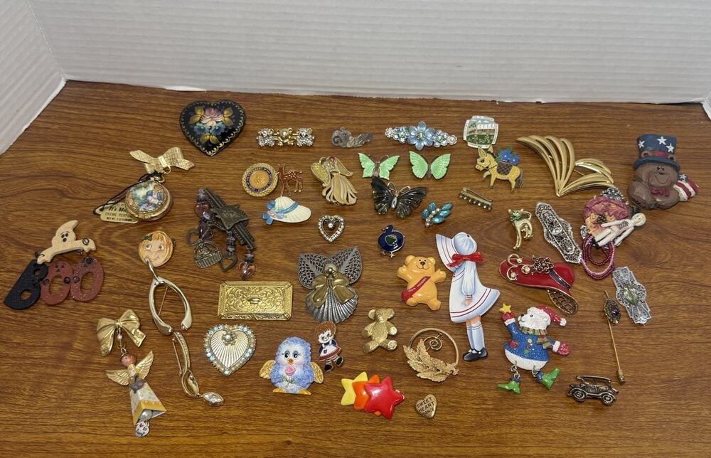 Lot Of 45 Vintage Antique Pin Brooch Brooches Rhinestone Silver & Costume